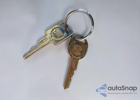 1985 Cadillac Seville z USA, uszkodzony, nr VIN 1G6KS698XFE804240